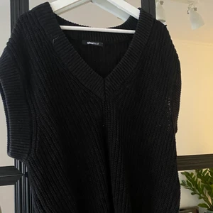 Väst - Svart stickad super fin väst🖤🖤 använd cirka 2 gånger, 60kr+frakt 