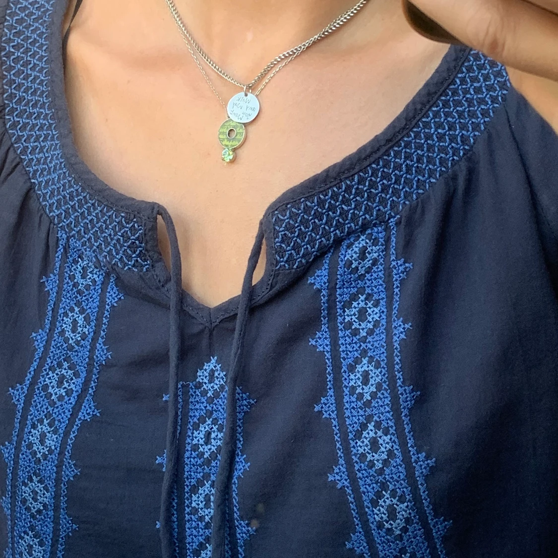 Söt blus med brodering - 90