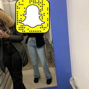 Baggy jeans  - Säljer mina jeans som nu är för små för mej, passar perfekt för min längd och är 170, sitter så bra i midjan å framhäver kroppens former bra💞