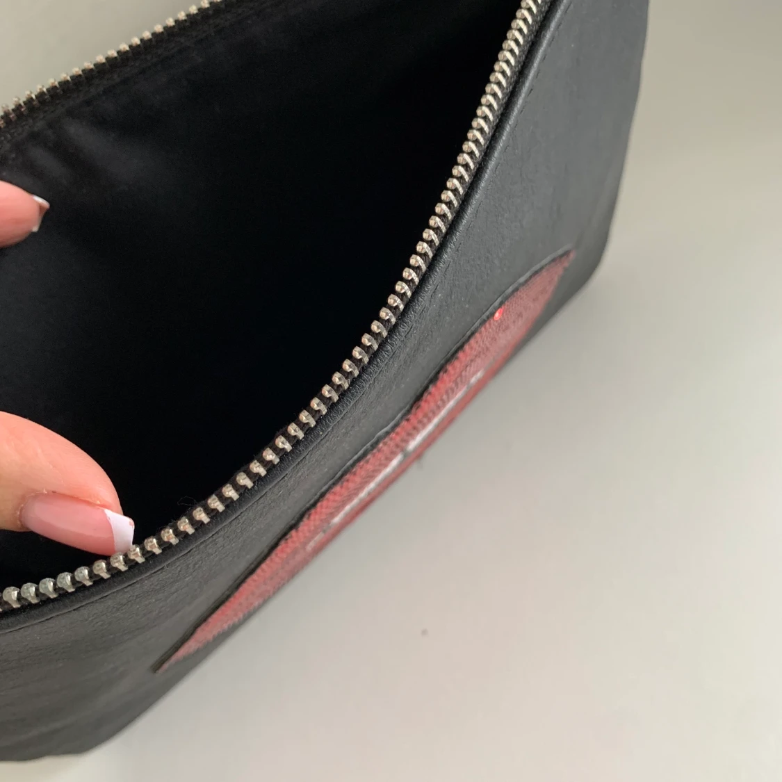 Liten svart handväska - 90