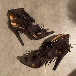 Gråa klackar med fransar - Gråa klackar med fransar strl 38