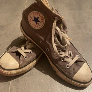 Gråa converse  - Gråa converse strl 39