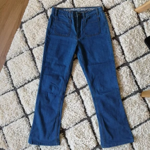 Vintage högmidjade bootcut jeans  - Köpte dessa på fb men nu är de tyvärr för små för mig😩. De är från märket vila och längden är perfekt för mig som är 158 cm lång. Högmidjade och ingen stretch. 