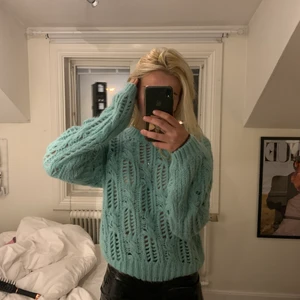 Stickad tröja från Nelly strl s - Säljer denna tröja från Nelly i den finaste färgen😩strl s!