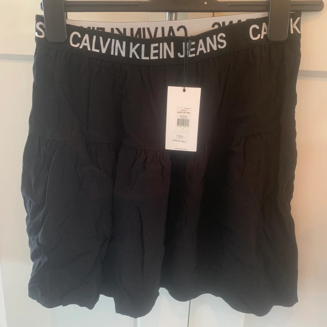 Calvin Klein kjol S