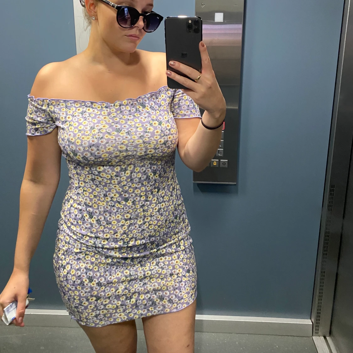 Blommig off shoulder dress