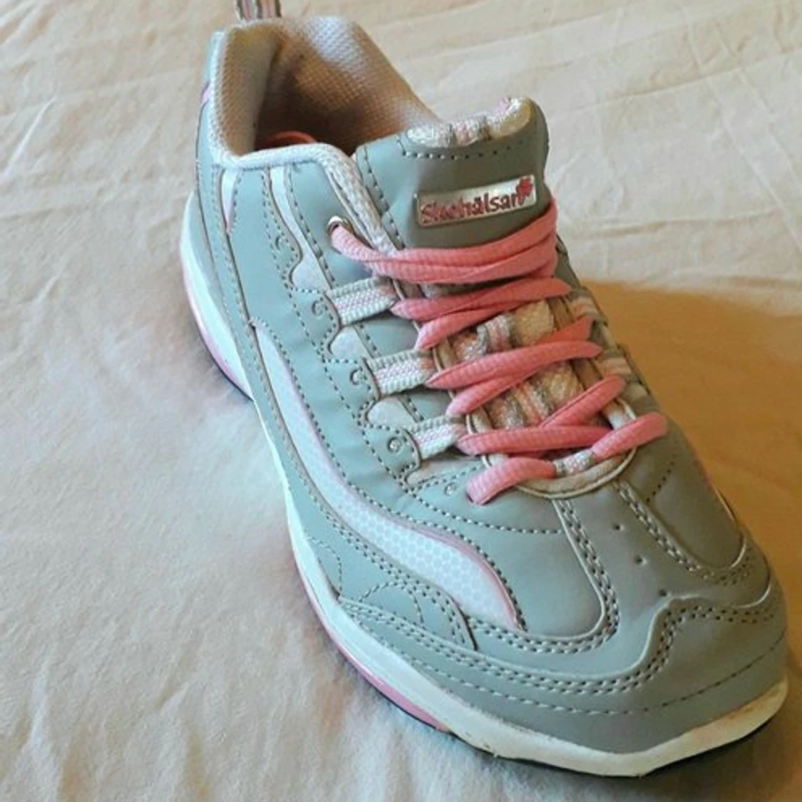 Ljusgrå rosa gymskor/sneakers med rundade sulor - 90