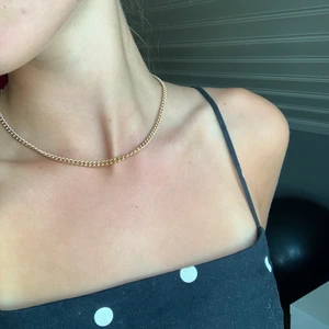 Guldkedja  - Säljer detta super fina halsband då jag är en silver person!          Justerbart 
