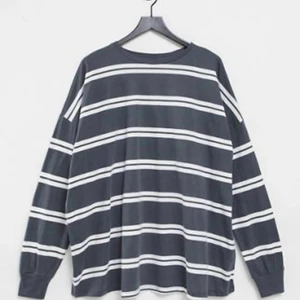 Randig tröja från asos  - Helt oanvänd, och kvar i förpackningen därav bild från hemsidan 🥰 pris går att diskuteras vid snabb affär 