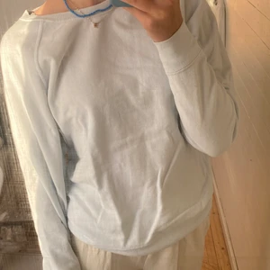 Fin tröja  - Baby blå sweatshirt storlek l men känns som en s