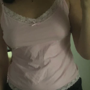 Rosa linne - Supergulligt rosa linne köpt från Ginatricot!! Skriv för fler bilder och frågor☺️