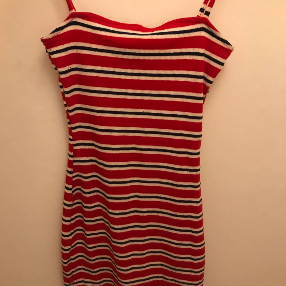 Randig tajt klänning