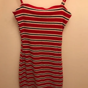 Randig tajt klänning - Storlek XS, passar även S. 💵10kr+40kr frakt💵