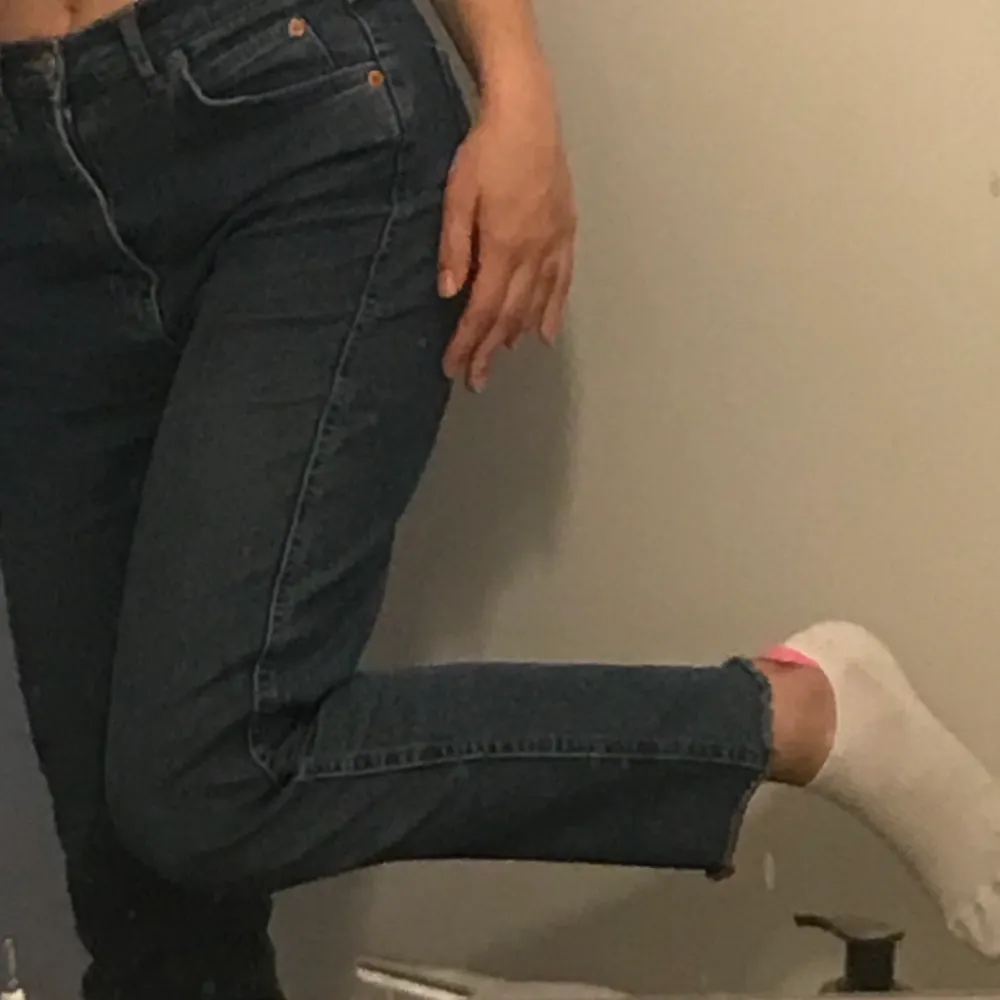 these were my favorite jeans for so long!! they are so comfortable and they go with any top,, they are also in good condition :)). Jeans & Byxor.
