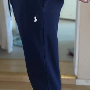 Ralph lauren mjukisbyxor  - Använda flertal gånger de är inte slitna men de har blivit lite knottriga som de blir efter tvätt nypris 999:-                  (Pris kan diskuteras)