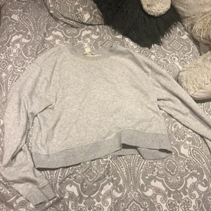 Tröja  - Tröja från H&M. Säljer för 30 kr. Köparen står för frakten😊