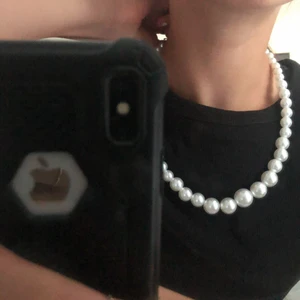 Pärlhalsband - Ett jätte fint pärlhalsband som är oanvänt men dock inte kommer till användning!