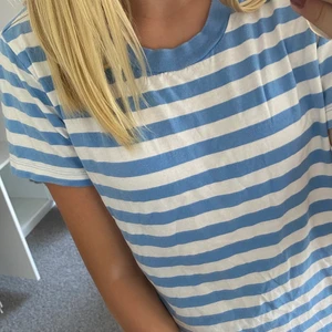 Randig t-shirt, storlek S dam - En fin zara t-shirt, älskar att den är randig och sitter bra i formen😘😘