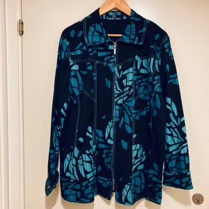 Jacka retro  - Finsk design NP . Storlek 40. Material viscose / bomull / spandex. Fint skick , som ny. 