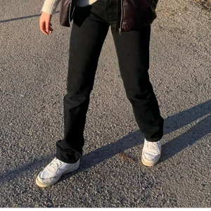 Straight jeans  - Använt 1-2 gånger säljer för att den blivit för liten 
