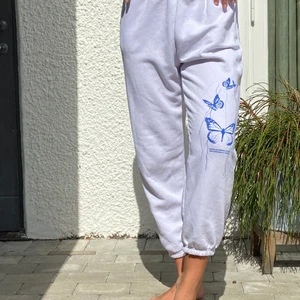 Butterfly sweatpants  - Lite stor i storleken men mysiga!