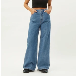 Jeans - Jättefina jeans från weekday i modellen ace, bra skick och inte så jätteanvända! Perfekt färg till hösten 🙏🙏 