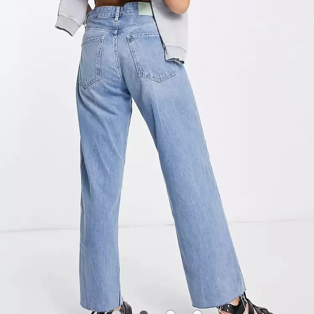 Jeans från bershka som jag köpte i ASOS, använt dem 3-4 gånger men tycker inte jag kan pull them off 🦭. Jeans & Byxor.