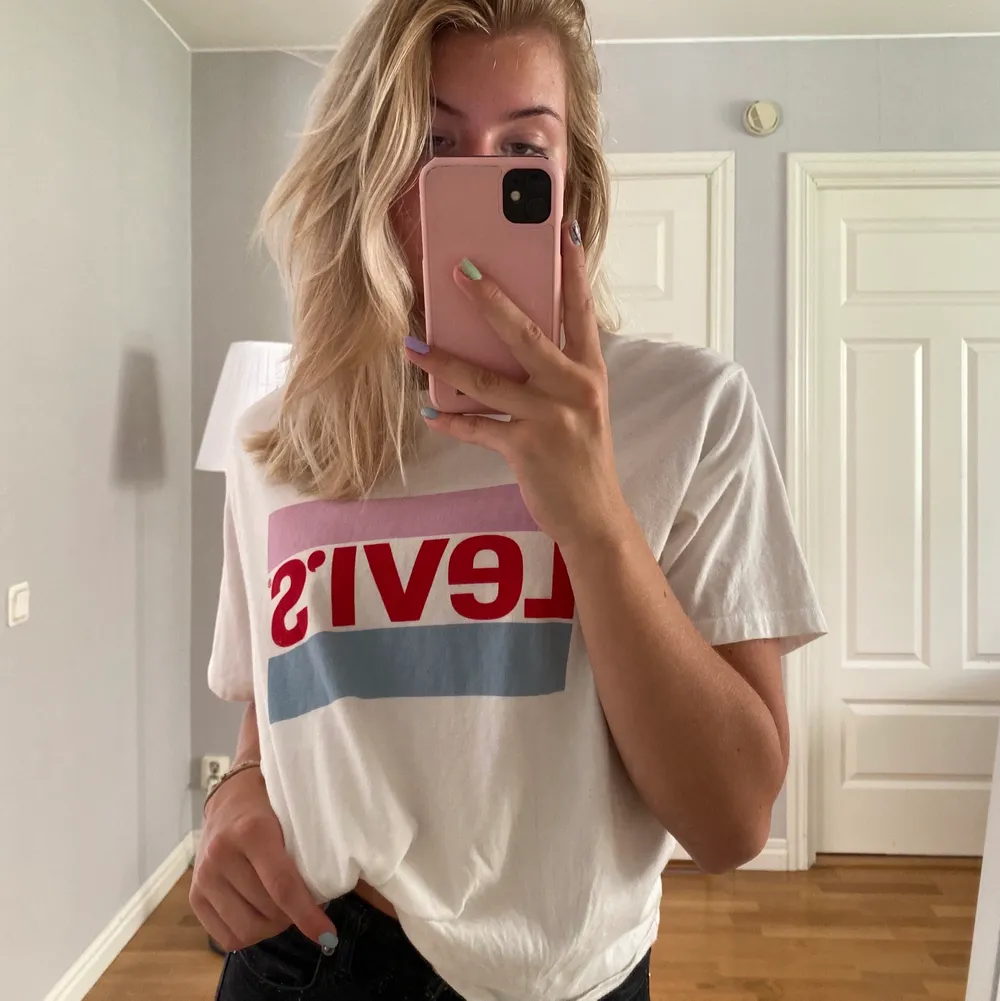Skön Levi’s T-Shirt, aldrig använd💓. T-shirts.