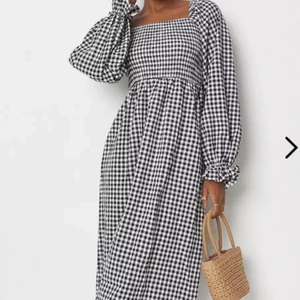 Gingham dress - Helt sprillans ny klänning från missguided. Skitsnygg och jävligt trendig men tyvärr för liten för mig som är 180 cm lång