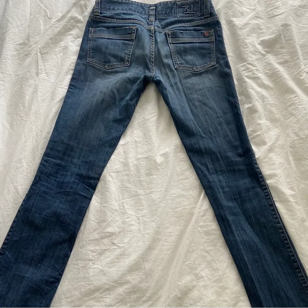 Lågmidjade jeans från bondelid! Så snygga och trendiga💞 säljer igen pågrund av oseriösa köpare! . Jeans & Byxor.
