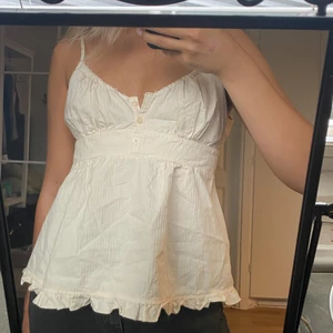 Brandy linne  - Oanvänt linne från brandy melville.  Säljer pga lite för stort. 