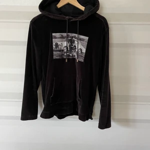 Limitato Hoodie - Limitato hoodie i gott skick. Storlek M, bud från 800kr bin 1100kr