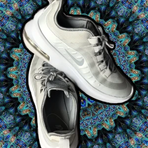 Nike air max - Knappt använda och i superbra skick! kan mötas annars så betalar köparen för frakt💓