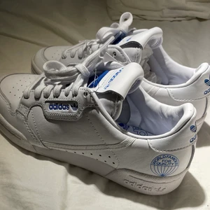 Adidas Continental 80 - Säljer helt nya adidas Continental 80, med prislapp. Säljs då skorna var för små! Nypris 1100kr. Säljer för 600 eller bud! 
