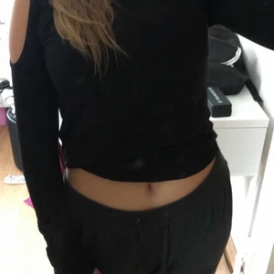 svart tröja😀 - en tröja i bra skick säljer pga att jag inte använder den längre🤘🏼