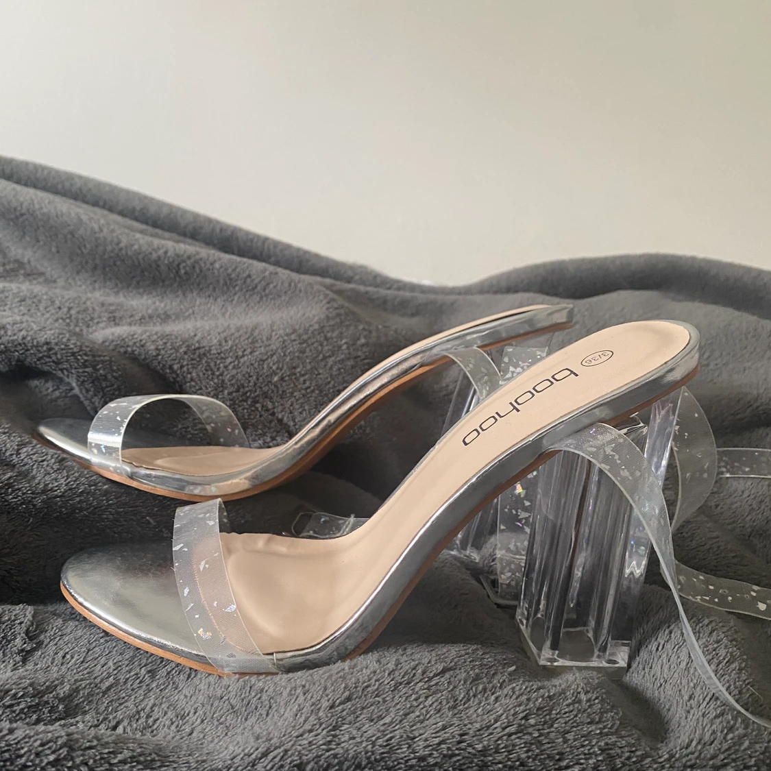 Boohoo genomskinliga klackar  - 91