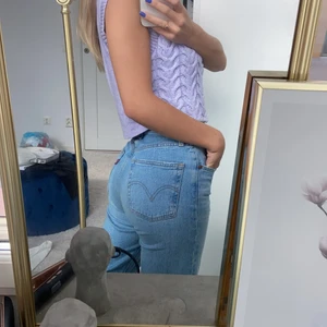 Levis Jeans !⭐️ - Snyggaste jeansen någonsin!!! Mellanhöga i midjan och sitter som en smäck om rumpan ⭐️ stl 24 passar xs-s ungefär 💕