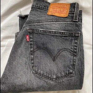Levis 501 jeans  - W24. Aldrig använda. Tvättad svart färg. Modell: 501. 