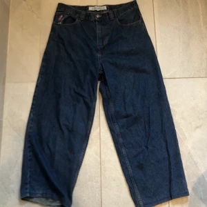 Polar big boys - Polar big boys storlek M. Lite sönder längst ned på benen då jag skejtat i de. De är också uppklippta en liten bit. Pris kan diskuteras ;)