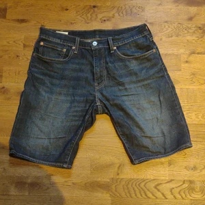 Levi's jeans shorts - Säljer på grund av att jag inte riktigt tycker om färgen.   Storlek W31