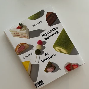 Bok japanska bakverk  - Super fin bakbok med japanska bakverk, 1 sida är utdragen annars fint skick 🤩
