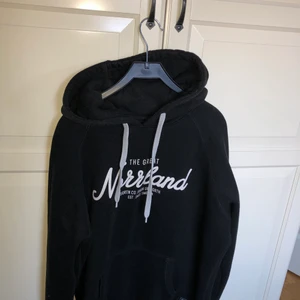 The great Norrland hoodie - Superskön hoodie ifrån the great Norrland. Inga fläckar eller liknande skador. Den är ganska använd, men just nu används den inte alls. Köpt i vintras. Storlek: L. Men den passar från xs-xl. För fler frågor så är det bara å skriva till mig💕💕