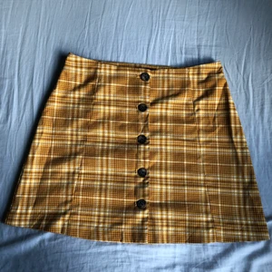 Monki kjol i pläd - Fick kjolen av min vän men den är tyvärr för liten.