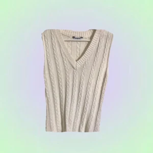 sweater vest  - fin vit sweatervest köpt på humana. aldrig använd och i felfritt skick!!☁️