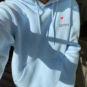 Cool blå och supermysig hoodie från HMs herravdelning💙 älskar den 