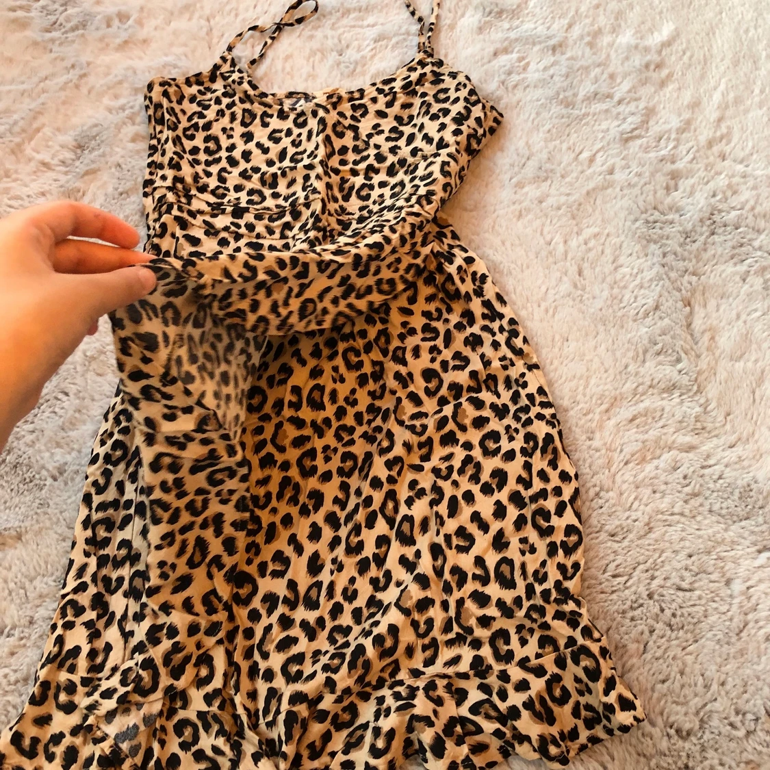 Omlottklänningen med volanger - 90