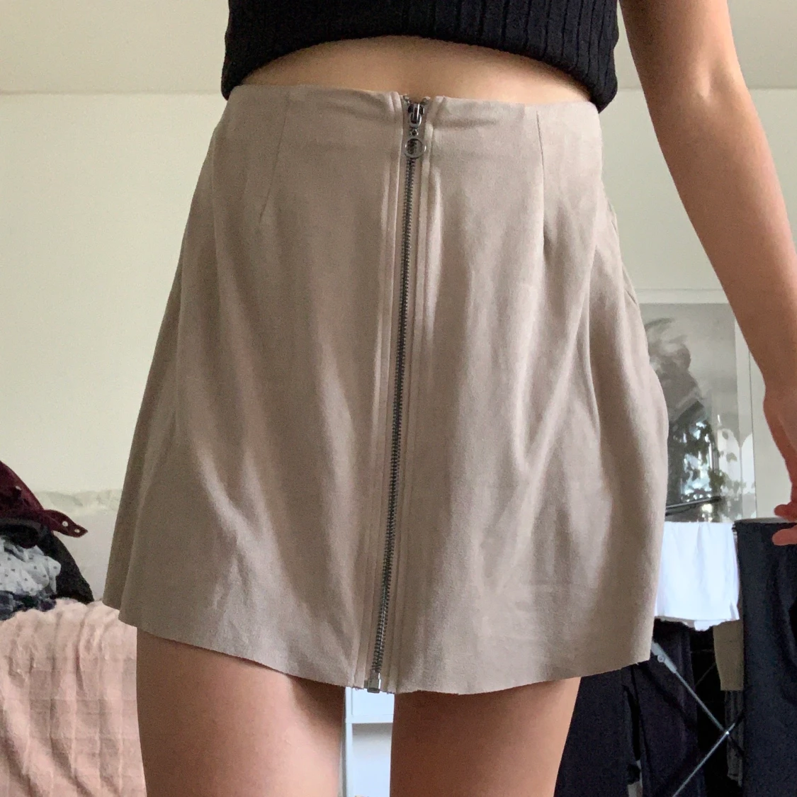 Kjol brun med dragkedja fram 