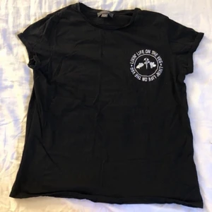 T-shirt - T-shirt från primark. Storlek M. Aldrig använd endast tvättad. Bjuder på frakten