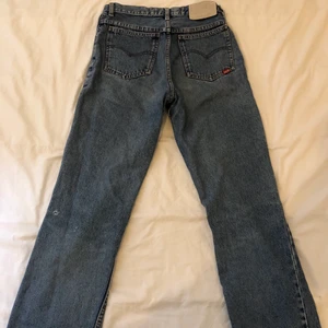 Humana jeans, straight leg - Helt oanvända blåa jeans från humana. Säljer för att de är för små för mig tyvärr. Nypris: 250kr. Står ingen storlek men skulle säga att det är xs🥰🥰 kan mötas upp, annars tillkommer frakt