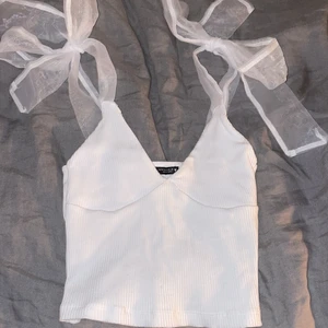 Söt zara topp - As gullig topp från zara. Bra skick.